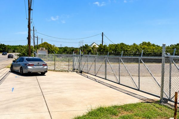 commercial-yard-cantilever-gate-automatic-gates-austin-09