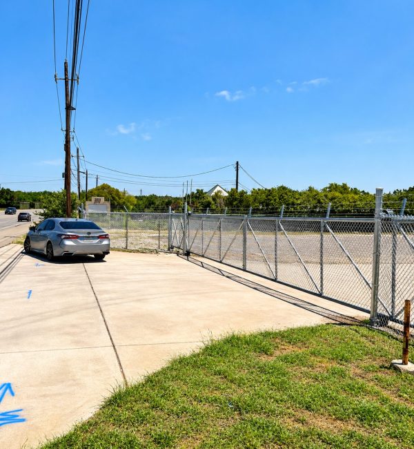 commercial-yard-cantilever-gate-automatic-gates-austin-09